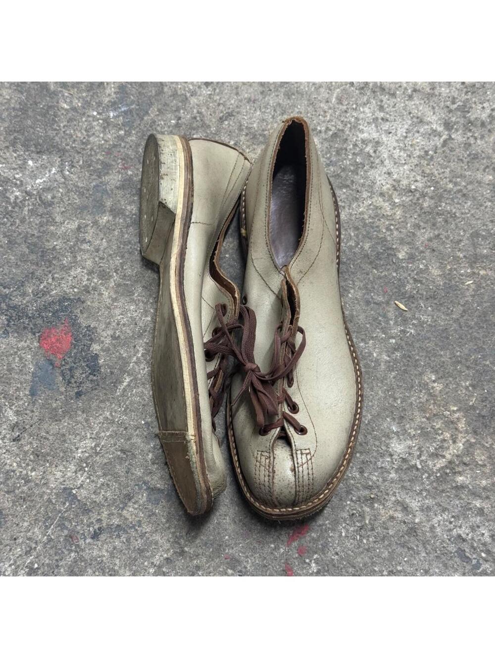 Vintage 1950s–1960s Off-White Leather Lace-to-Toe Bowling Shoes